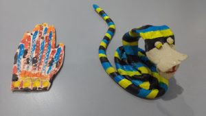 hand_and_snake_201611_400x225